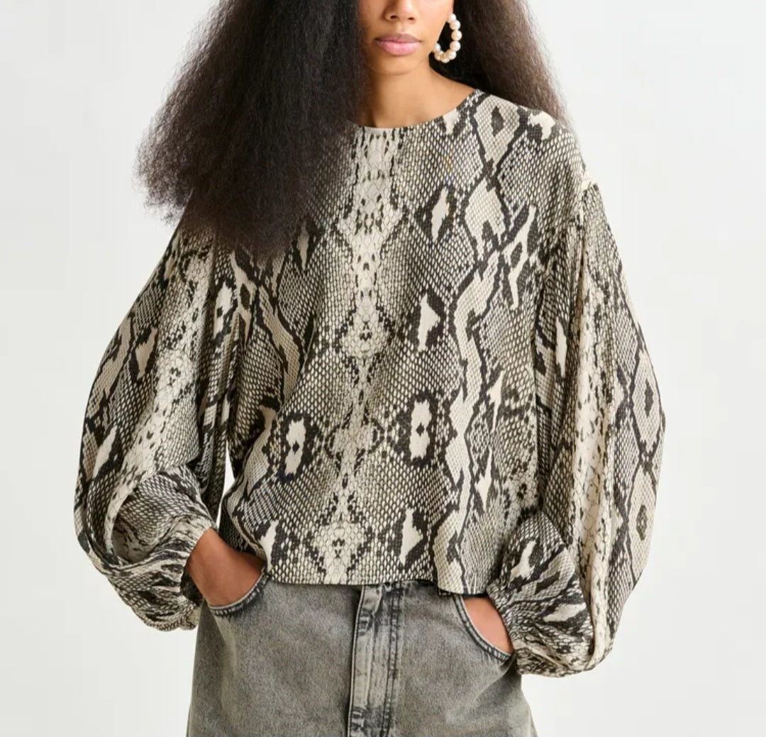 FW25 Blusa Essentiel Antwerp
