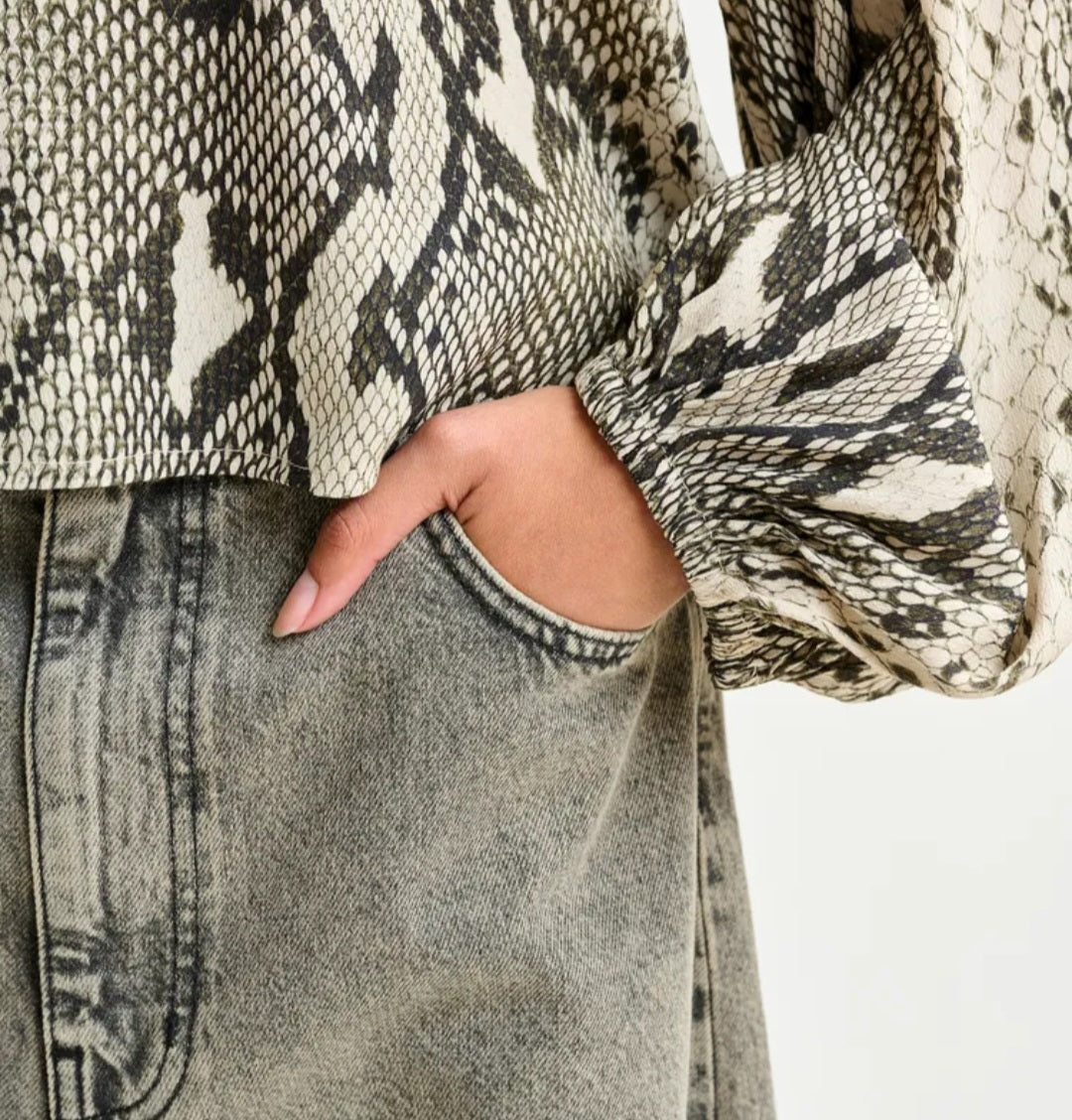 FW25 Blusa Essentiel Antwerp