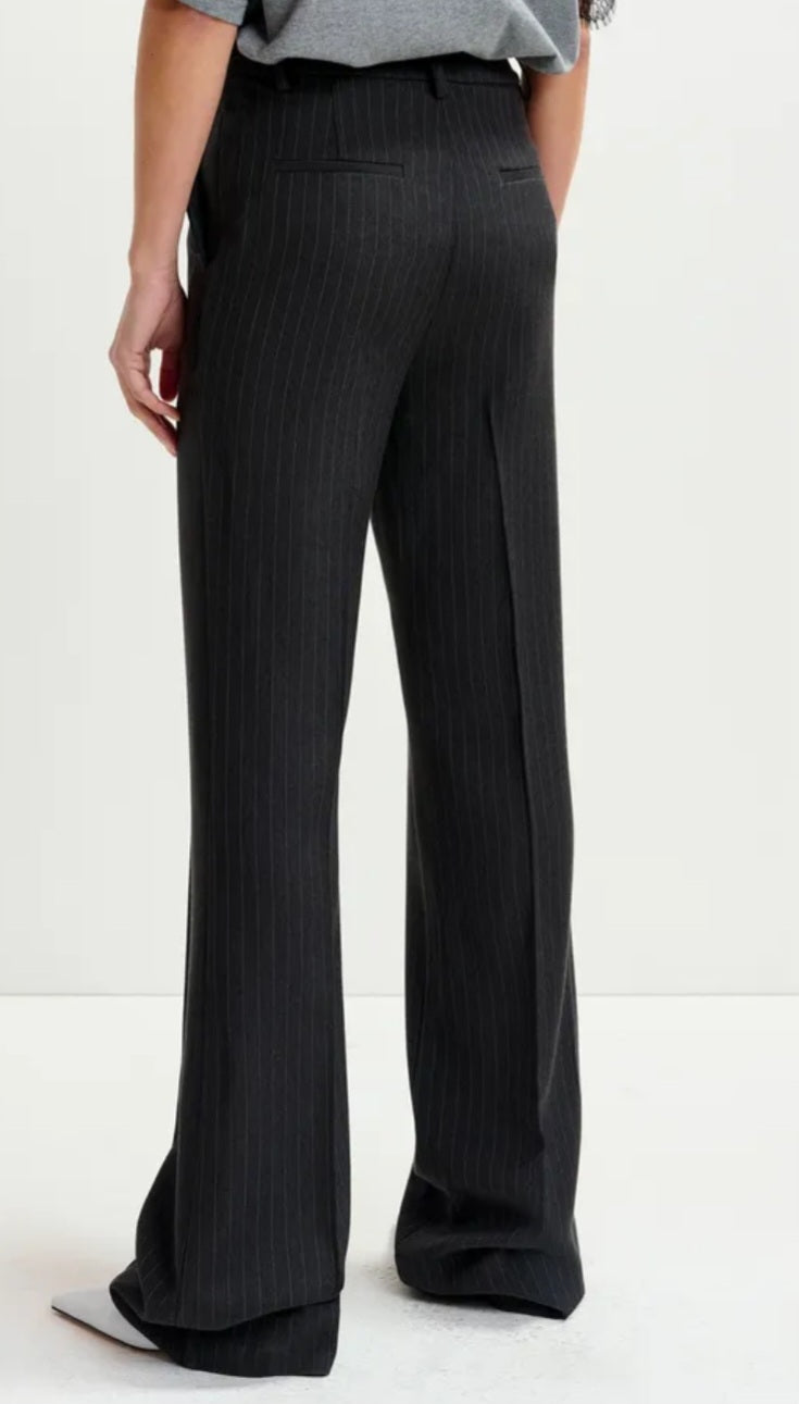 FW25 Pantalone Essentiel Antwerp